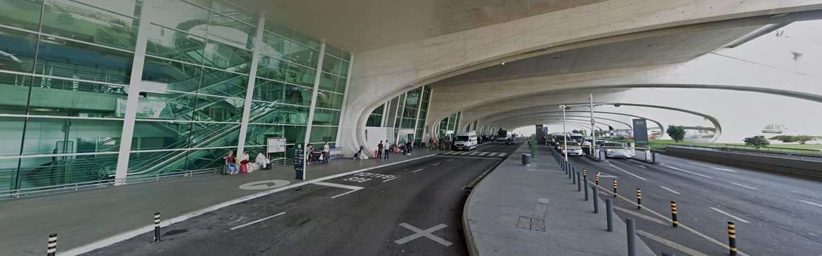 Parada de Autna en Aeropuerto de Oporto